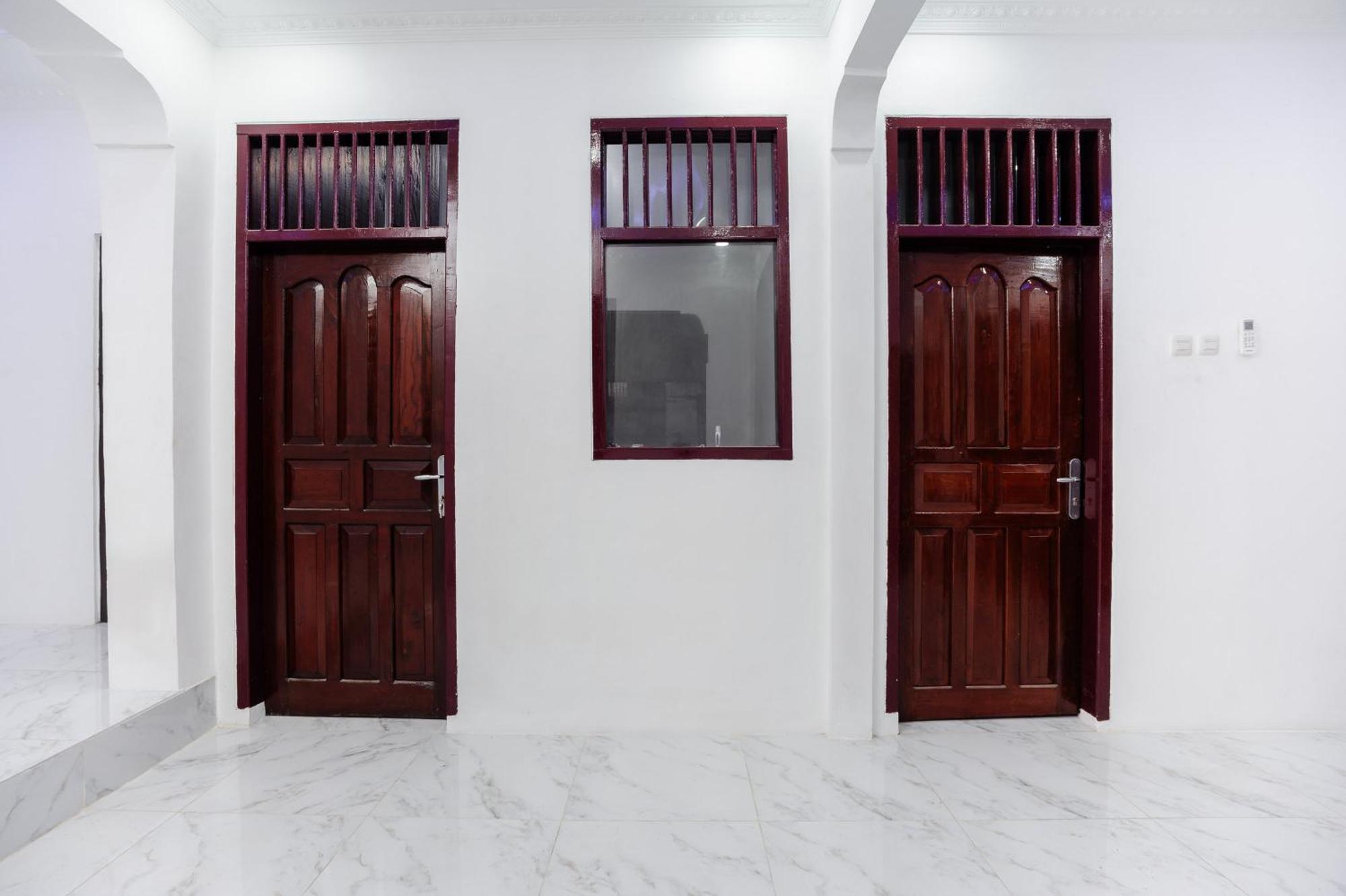 Reddoorz Syariah @ Sakura Hotel Jatiwaringin Bekasi Esterno foto